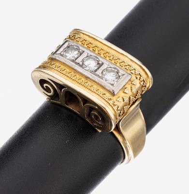 14 kt Gold Brillant-Ring mit Granulation, 1950er Jahre, GG/WG 585/000, qualitätvolle Goldschmiedearbeit, 3 in WG gefasste Brillanten zus. ca. 0.36 ...