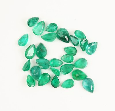 Lot lose facett. Smaragde, zus. 12.67 ct, Tropfenform, in versch. Farbnuancen