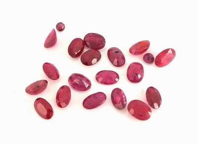 Lot lose facett. Rubine, zus. 10.29 ct, überwiegend oval, in versch. Farbnuancen, beh.