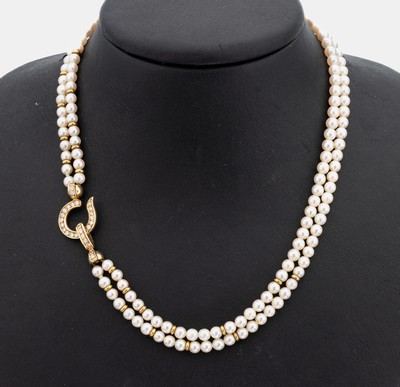 Zuchtperl-Collier mit 14 kt Gold Brillant- Schmuckschließe, GG 585/000, 2-rhg. Akoyazuchtperlen, D. ca. 4.2 mm, linsenf. Zwischenglieder in GG, ...