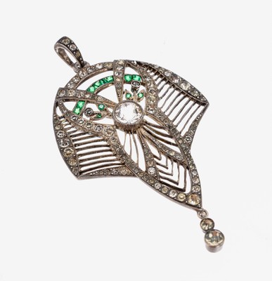 Jugendstil-Anhänger, um 1900, Silber gepr.,Vorlage für Echtschmuck, farblose und smaragdfarb. Strasssteine, ca. 5 x 3 cm