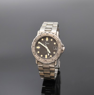 SINN Herrenarmbanduhr, Schweiz/Deutschland 1990er Jahre, Automatik, Titangeh. inkl. Gliederband m. Faltschl., Boden und Krone verschr. (Welle zur ...