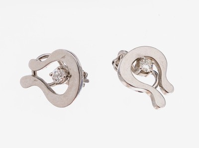 Paar 14 kt Gold Brillant-Ohrclips, WG 585/000, 2 Brillanten zus. ca. 0.30 ct Weiß/si, geschwungenes Design, ca. 5.9 g