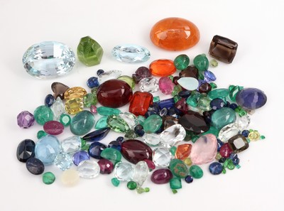 Lot lose Farbsteine, ca. 162.00 ct, u.a. Smaragde, Aquamarine, Saphire, Turmaline, versch. Schliffformen, Größen und Farben, Ausfassware, teilw. ...