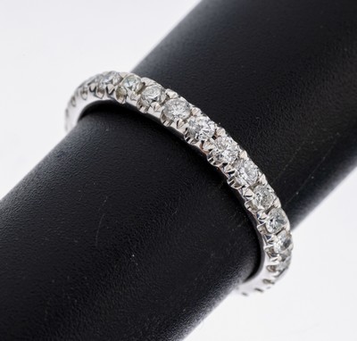 14 kt Gold Brillant-Memoryring, WG 585/000,28 Brillanten zus. ca. 0.81 ct (grav.) feines Weiß-Weiß/si, RW 54, ca. 2.0 g