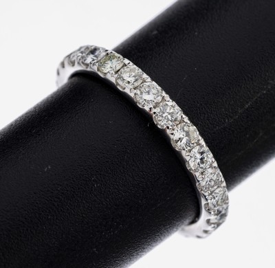 14 kt Gold Brillant-Memoryring, WG 585/000,26 Brillanten zus. ca. 1.29 ct (grav.) feines Weiß-Weiß/vs-si, RW 54, ca. 2.2 g