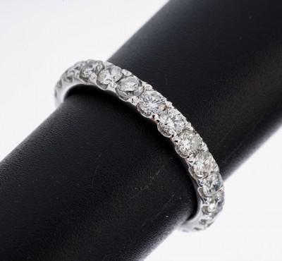 14 kt Gold Brillant-Memoryring, WG 585/000,24 Brillanten zus. ca. 1.74 ct (grav.) feines Weiß-Weiß/vs-si, RW 57, ca. 2.9 g