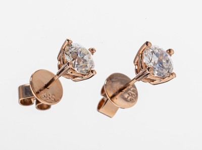 Paar 14 kt Gold Diamant-Ohrstecker, RG 585/000, 1 Brillant und 1 Altschliffdiamant zus. ca. 1.47 ct Weiß-l.get.Weiß/si-p