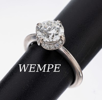 18 kt Gold WEMPE by KIM Diamant-Ring, WG 750/000, Modell Spendora, erhaben gefasster Diamant im Wempe -Cut ca. 1.55 Weiß/si, Stein min besch., ...