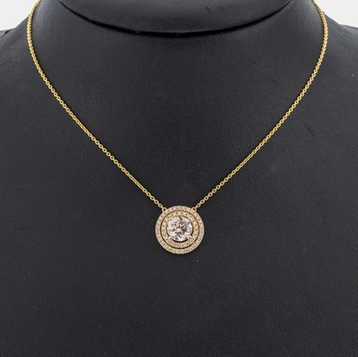18 kt Gold Brillant-Collier, GG 750/000, rundes Mittelteil, mittig Brillant ca. 1.35 ctget. Weiß/vs, umgeben Brillanten zus. ca. 0.38 ct feines ...