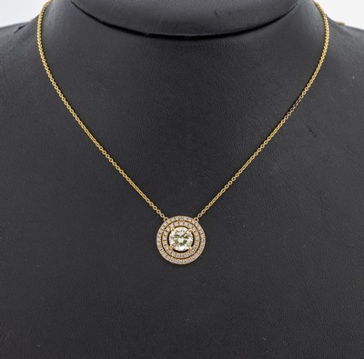 18 kt Gold Brillant-Collier, GG 750/000, rundes Mittelteil, mittig Brillant ca. 1.23 ctNatural Light Fancy Yellow/vs, umgeben von Brillanten zus. ...