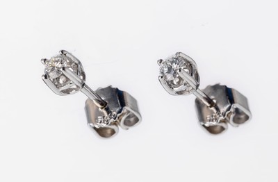 Paar 14 kt Gold Brillant-Ohrstecker, WG 585/000, 2 Brillanten zus. 0.20 ct feines Weiß-Weiß/vs-si