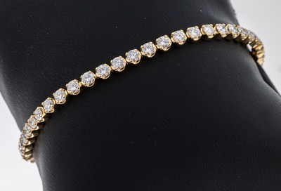 14 kt Gold Brillant-Linienarmband, GG 585/000, 47 Brillanten zus. ca. 4.75 ct (grav.) feines Weiß-Weiß/vs-si, L. ca. 18.5 cm, Kastenschloss mit 2 ...