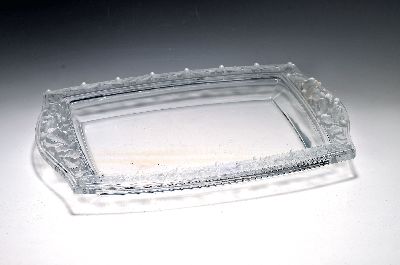 Große rechteckige Schale mit Eichenlaubdekor "Chene", Lalique, Frankreich, um 1943, farbloses Glas, reliefierter und teilmattierter ...