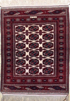 Torkmen fein, Persien, datiert 1325(1946), Wolle auf Wolle, ca. 140 x 107 cm, EHZ: 2