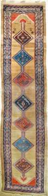 Sarab antik, Persien, datiert 1331(1909), Kamelwolle, ca. 385 x 97 cm, EHZ: 3-4