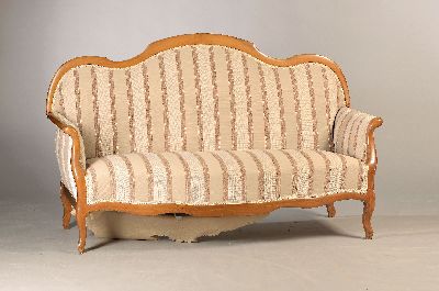 Sofa, Biedermeierstil, um 1900, Nußbaum massiv, gepolstert und bezogen, geschweifte Form, ca. 109 x 75 cm, EZ 2-3
