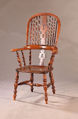 Windsor Stuhl, England, um 1850, Rüster massiv, Holz in schöner Patina, ca. 114 x 69 cm, EZ 2-3
