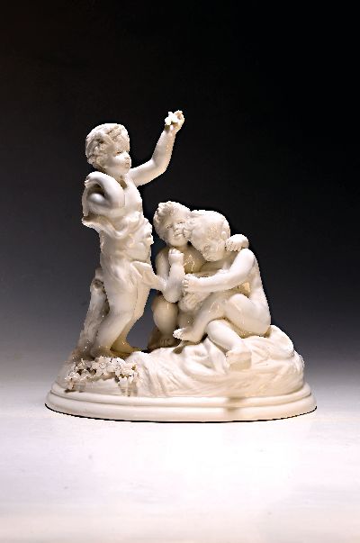 Porzellanfigurengruppe, Doccia Italien, um 1900, drei Amoretten mit Nest und geschlüpftem Vogel, weiß, H. ca. 29cm