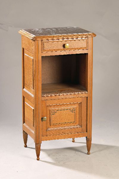 Nachtkommode/Schränkchen, Jugendstil, um 1910, Eiche massiv, mit eingelassener Marmorplatte, Schublade, großes Freifach, ca. 83 x 44 x 39 cm, EZ 2