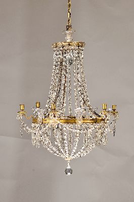 Korblüster, um 1900, Messingkropus mit Glasbehang, 6 elektrifizierte Brennstellen und6 herkömmliche Kerzenhalter, Alterssp., H. 70cm D. 55cm, ...