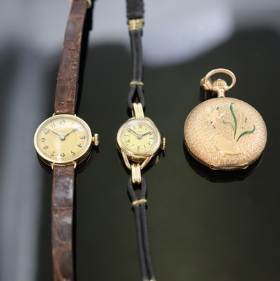 3 Uhren: ETERNA, ESZEHA, Damensavonette in Gold 585/000, Schweiz um 1900 bis 1940, Handaufzug, 1) ETERNA, Scharniergeh. m. aufgedr. Lünette, gold. ...