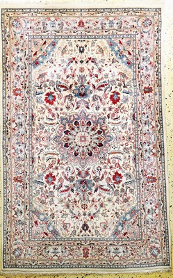 Esfahan fein, China, Ende 20.Jhd, Korkwollemit und auf Seide, ca. 189 x 120 cm, EHZ: 2