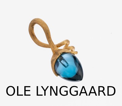 18 kt Gold OLE LYNGGAARD Topas-Anhänger, GG750/000, sat., Modell Lotus Sprout, Entwurf Charlotte Lynggaard, London Blue Blautopas- Tropfen (beh.), ...