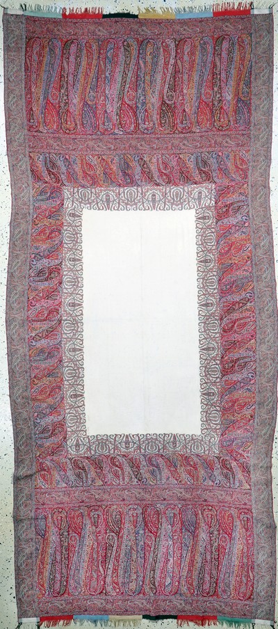 Kaschmir Schal antik, Indien, um 1900, Baumwoll-Stickerei, ca. 320 x 140 cm, EHZ: 2, (kleine Löcher)