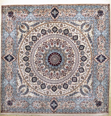 Esfahan fein Persien, signiert"Moutawalizadeh", Ende 20.Jhd, Korkwolle mit und auf Seide, ca. 250 x 248 cm,ca. 1,0 Mio. Kn/qm, nahezu ...