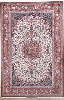Esfahan fein Persien, signiert"Seyrafian", Ende 20.Jhd, Korkwolle mit und auf Seide, ca. 316 x 210 cm, nahezu neuwertig