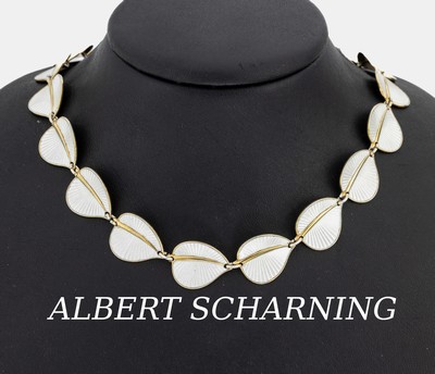 ALBERT SCHARNING Collier mit Email, 925er Silber verg., Norwegen, 1950er-60er Jahre, Glieder in Form von Blättern mit transluzid weißem Email, L. ...