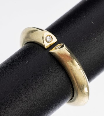 14 kt Gold Brillant-Ring, GG 585/000, qualitätvolle Verarbeitung, außergewöhnliche Gestaltung, 2 Brillanten zus. ca. 0.02 ct Weiß/si, RW 52.5, ...