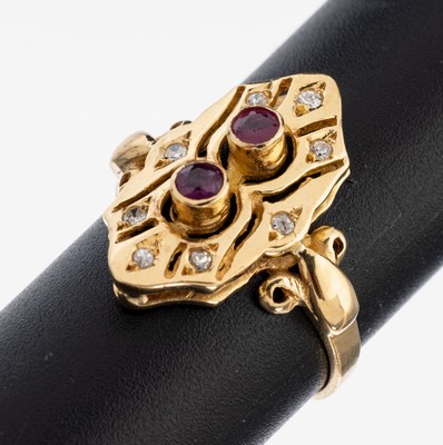 18 kt Gold Rubin-Diamant-Ring, GG 750/000, im Stil des Art Deco, Ringkopf durchbrochen, 2kl. rundfacett. Rubine, 6 kl. 8/8-Diamanten, ...