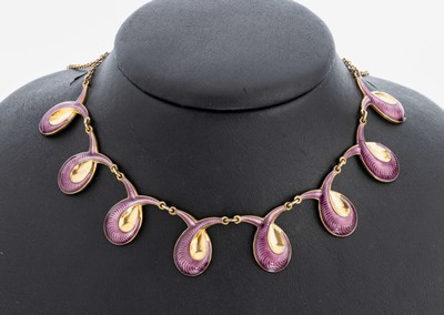 Collier mit Email, 925er Silber verg., wohlNorwegen, 1950/60er Jahre, geschwungene Glieder mit lilafarb. transluzidem Email, L. ca. 42 cm, ...