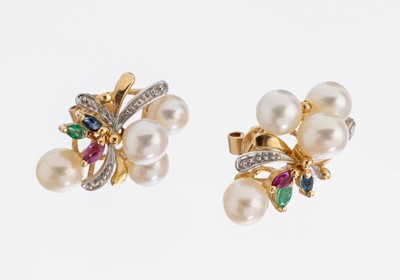 Paar 14 kt Gold Perl-Farbstein-Diamant- Ohrstecker, GG/WG 585/000, 8 Akoyazucht- perlen, D. ca. 5.3 mm, 2 kl. Saphir- Rubin- und Smaragd-Navettes, 4 ...