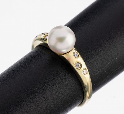 14 kt Gold Perl-Brillant-Ring, GG 585/000, mittig Zuchtperle, D. ca. 6.5 mm, 6 Brillantenzus. ca. 0.06 ct Weiß/si, RW 54, ca. 2.2 g