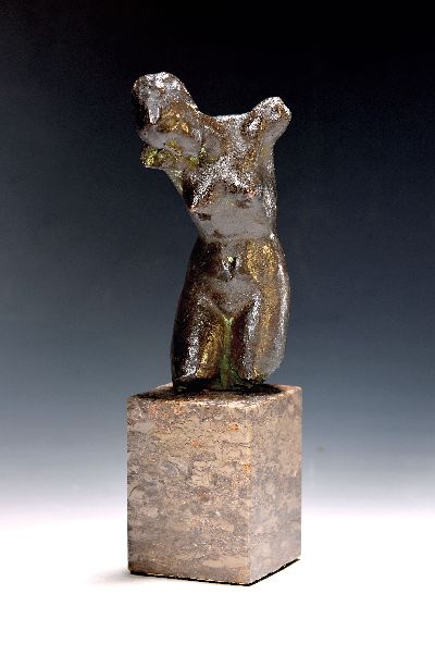 Oskar Ufert, Zuschreibung, 1876 Frankfurt - 1952, Bronzefigur, Frauentorso leicht zur Seite geneigt, auf Marmor Postament, H. ca. 26.5 cm