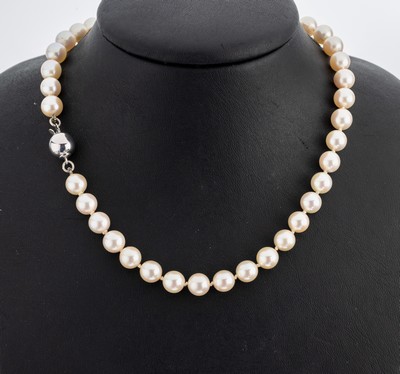 Überlanges Zuchtperl-Collier, Akoyazuchtperlen, D. ca. 7.6 mm, L. ca. 90 cm,Kugelschließe 925er Silber