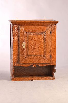 Wandschrank, Barock, 18.Jh., Eiche massiv, eintürig kassettiert, Inneneinteilung mit 2 Schubladen und einem Einlegeboden, 1 Schlüssel, ca. 73 x 58 ...