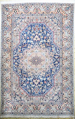 Nain fein( 9 La), Persien, Mitte 20.Jhd, Korkwolle mit Seide, ca. 305 x 200 cm, ca. 500.000 Kn/qm, EHZ: 2