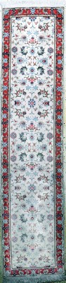 Täbriz fein(50 Raj), Persien, Ende 20.Jhd, Korkwolle mit Seide, ca. 312 x 74 cm, ca. 500.000 Kn/qm, nahezu neuwertig