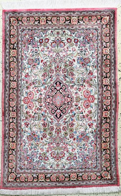 Ghom Seide, Persien, Mitte 20.Jhd, reine Naturseide, ca. 123 x 82 cm, EHZ: 1-2