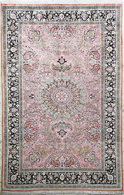 Ghom Seide alt, Persien, Mitte 20.Jhd, reine Naturseide, ca. 212 x 140 cm, leicht verfärbt, EHZ: 1-2
