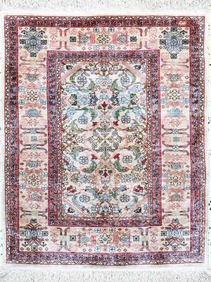 Hereke Seide signiert, Türkei, Mitte 20.Jhd, reine Naturseide, ca. 69 x 57 cm, EHZ:1-2