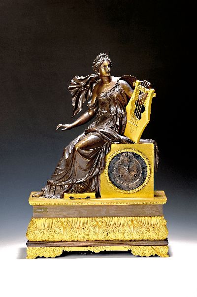 Große Pendule, mit Sekundenanzeige, Frankreich, um 1830-1850, verziertes Bronzegehäuse mit alter Feuervergoldung, teilweise brüniert, vorder ...