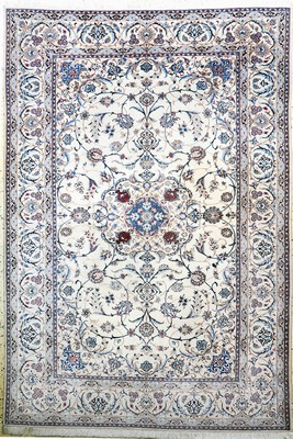 Nain fein "6la", Persien, Mitte 20.Jhd., Korkwolle mit Seide, ca. 250 x 170 cm, EHZ: 2,reinigungsbedürftig