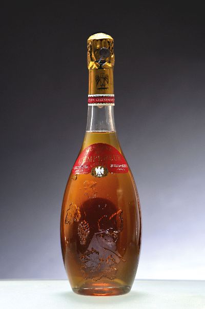 1 Flasche 1964 Mercier Champagne Brut Reserve de L'Empereur, Blanc de Blancs, Epernay, ca. 70/75cl, in orig. Karton mit Glasstopfen, Alterssp.