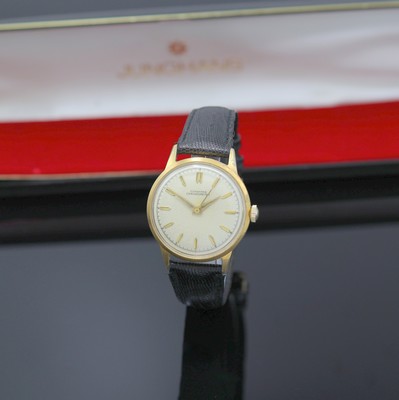 JUNGHANS vergoldeter Armbandchronometer, Deutschland um 1960, Handaufzug, Stahlboden aufgedr., silb. Zifferbl. pat./fl., gold. Std.-Ind., gold. ...