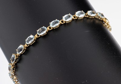 14 kt Gold Aquamarin-Armband, GG 585/000, 23 ovalfacett. Aquamarine zus. ca. 4.60 ct, L.ca. 18 cm, Kastenschloss (defekt) mit Sicherheitsacht, ca. ...